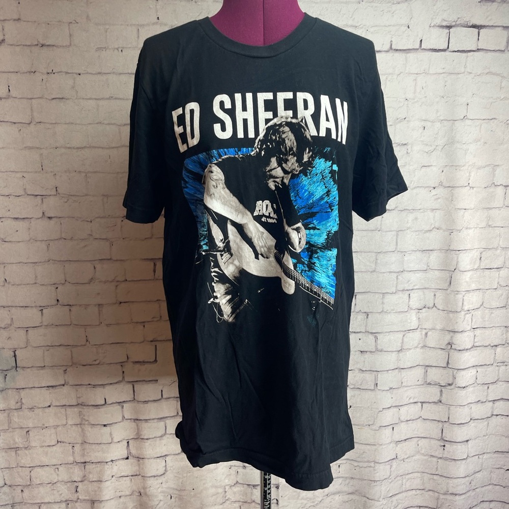 Ed Sheeran size large divide the world tour concert tee